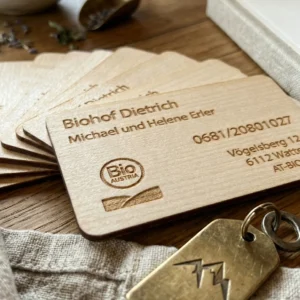 Holzvisitenkarten aus Ahornfurnier