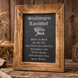 Personalisierter Stallsegen auf Schiefer im rustikalen Holzrahmen