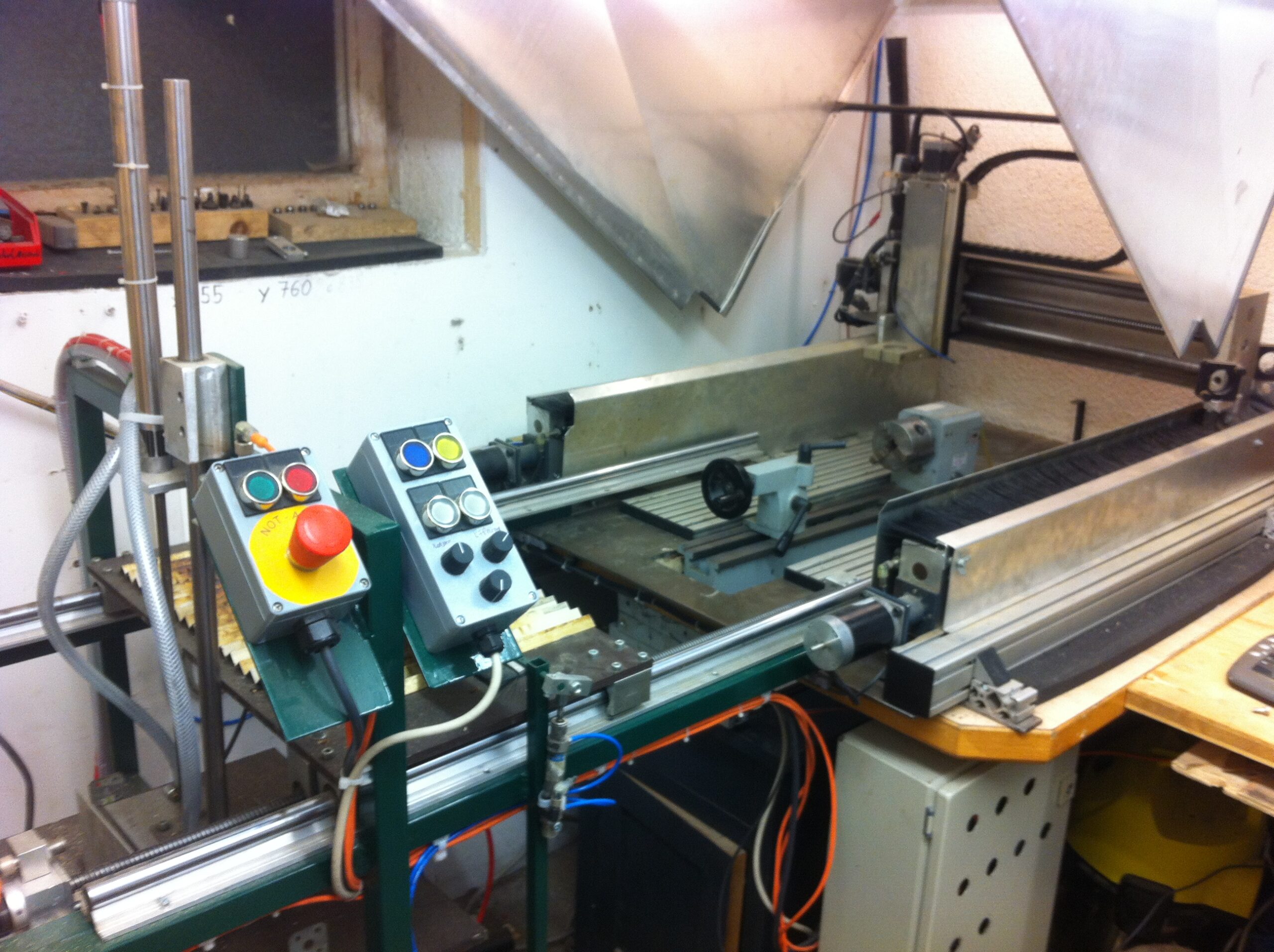 Erste Eigenbau Lasermaschine von Technik und Design Erler